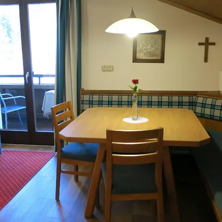 Hinteranger Apartman *