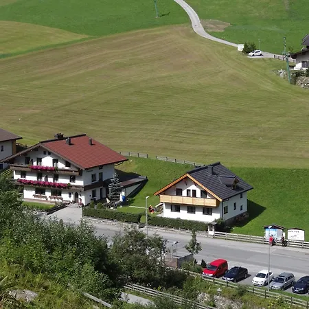 Hinteranger Apartman *